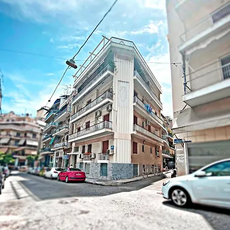 Traveler's Dream In Historic Acropolis Downtown Apartment
